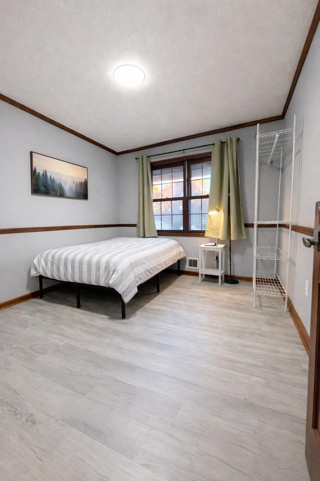 N Kingsley Dr - Photo 5 of 10