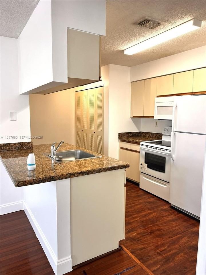 17500 Nw 67th Ct #P19 - Photo 2 of 14