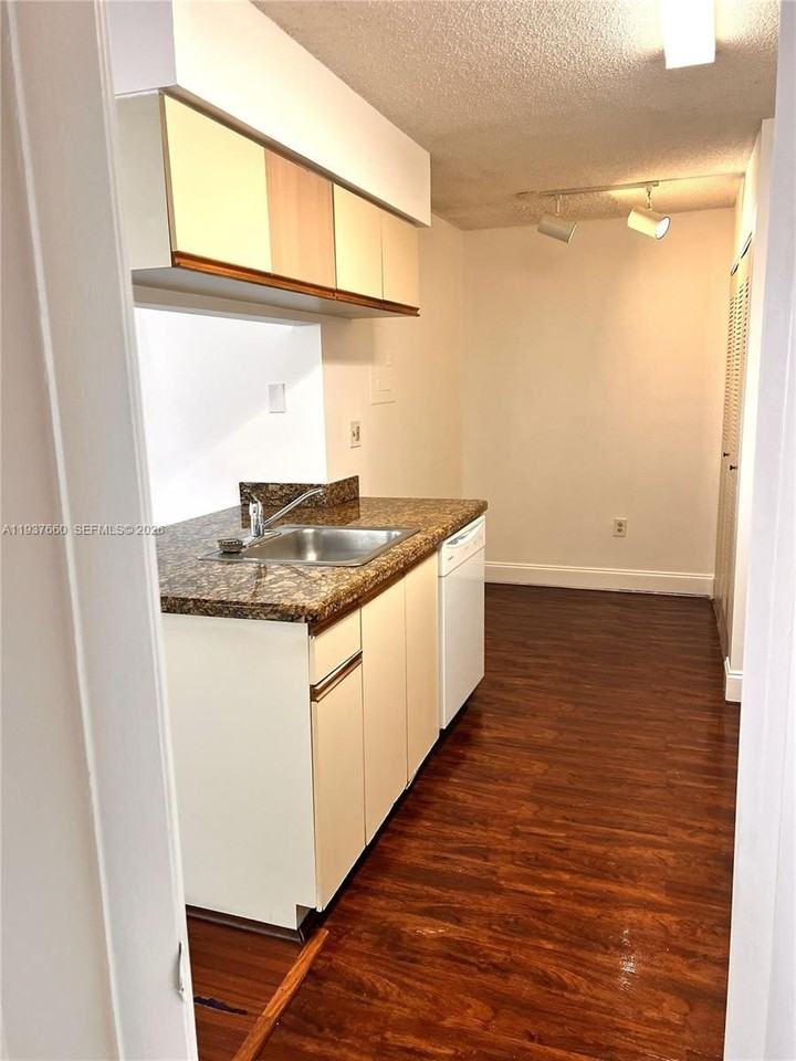 17500 Nw 67th Ct #P19 - Photo 4 of 14