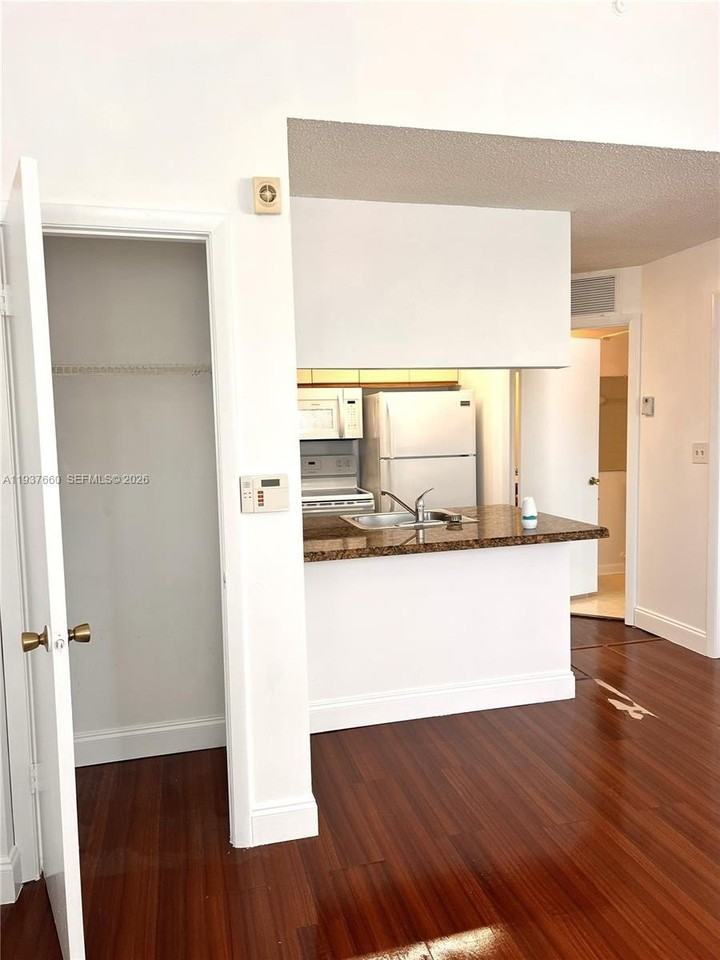 17500 Nw 67th Ct #P19 - Photo 5 of 14