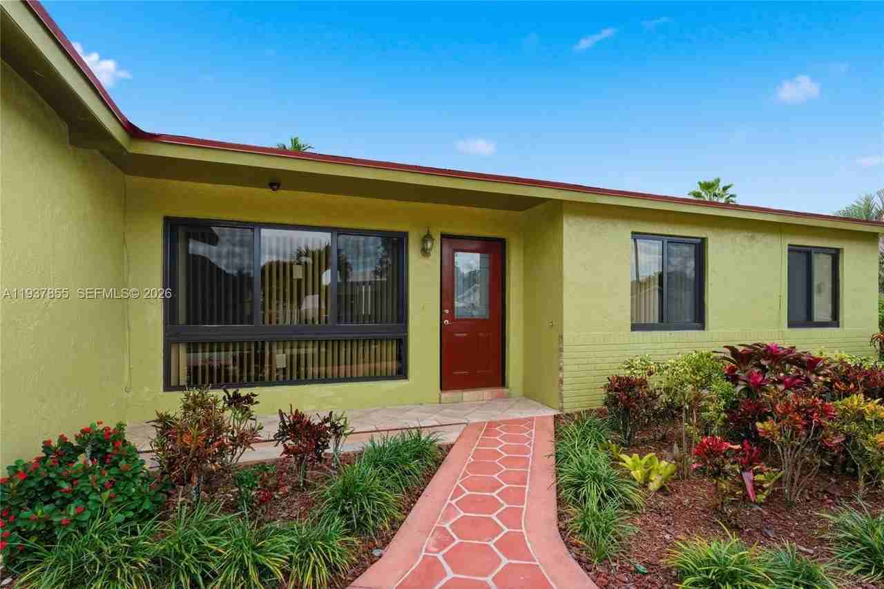 8510 Nw 8th St - Photo 2 of 34