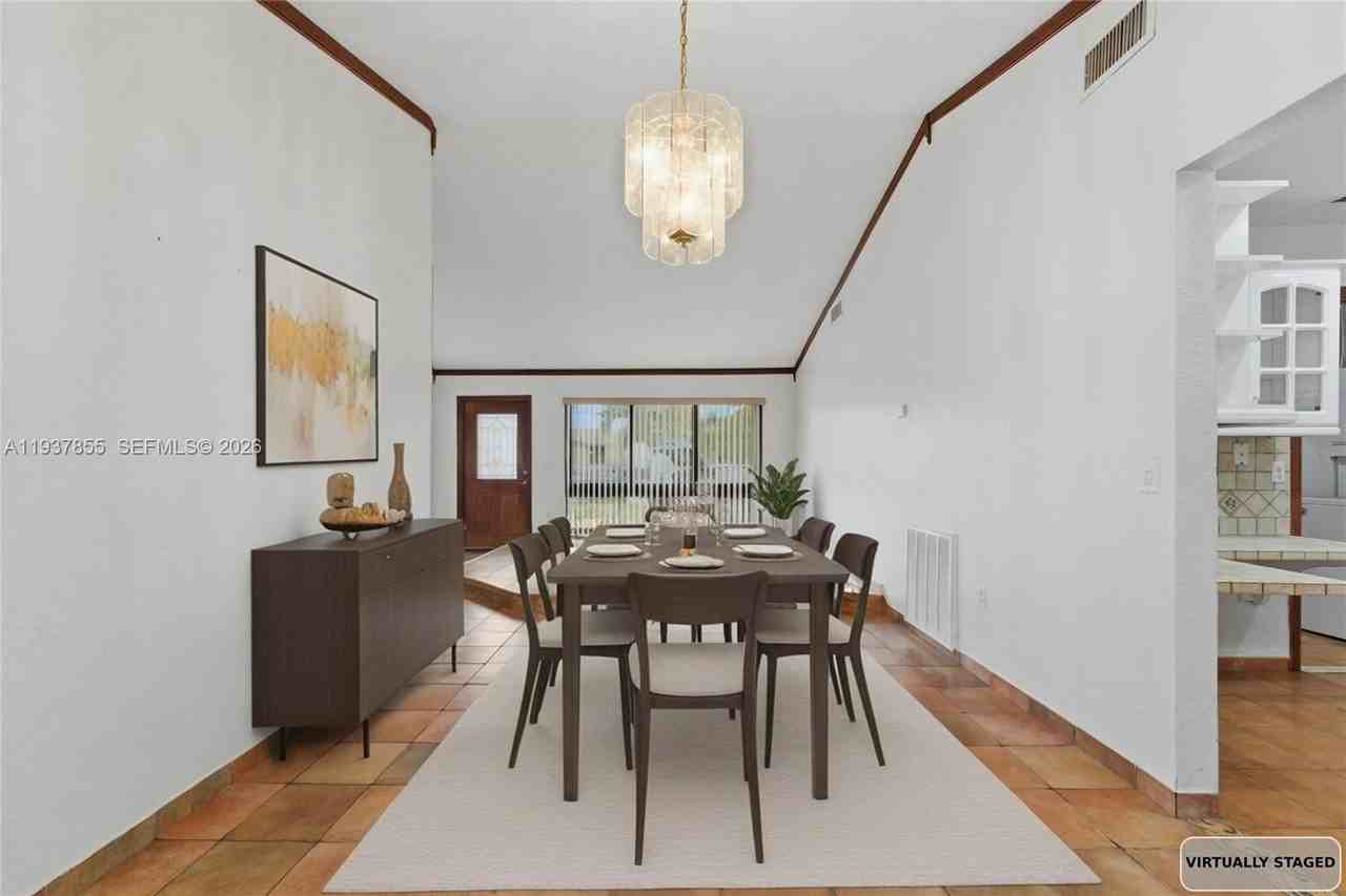 8510 Nw 8th St - Photo 3 of 34