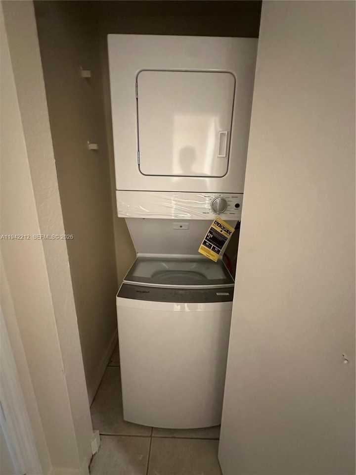 1239 Ne 127th St #A - Photo 3 of 8