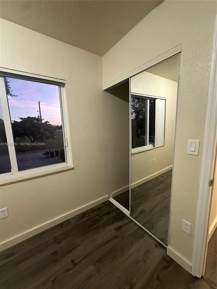 1239 Ne 127th St #A - Photo 7 of 8