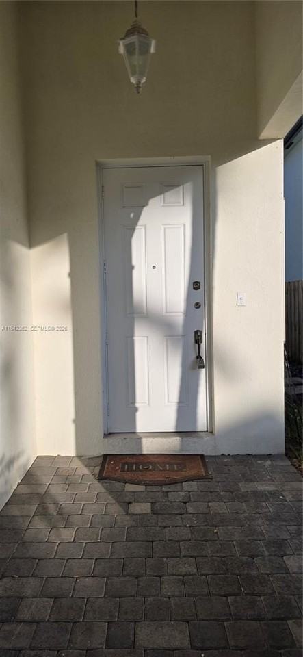 215 Ne 36th Avenue Rd - Photo 3 of 33