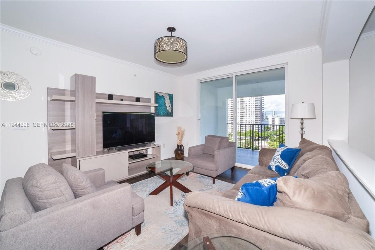 17150 N Bay Rd #2914 - Photo 4 of 50