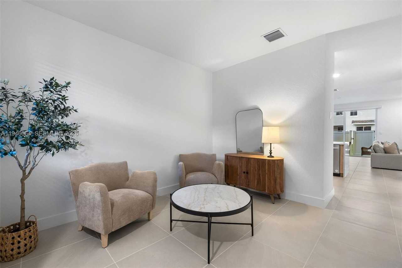 131 Sw 171st Ln - Photo 4 of 45