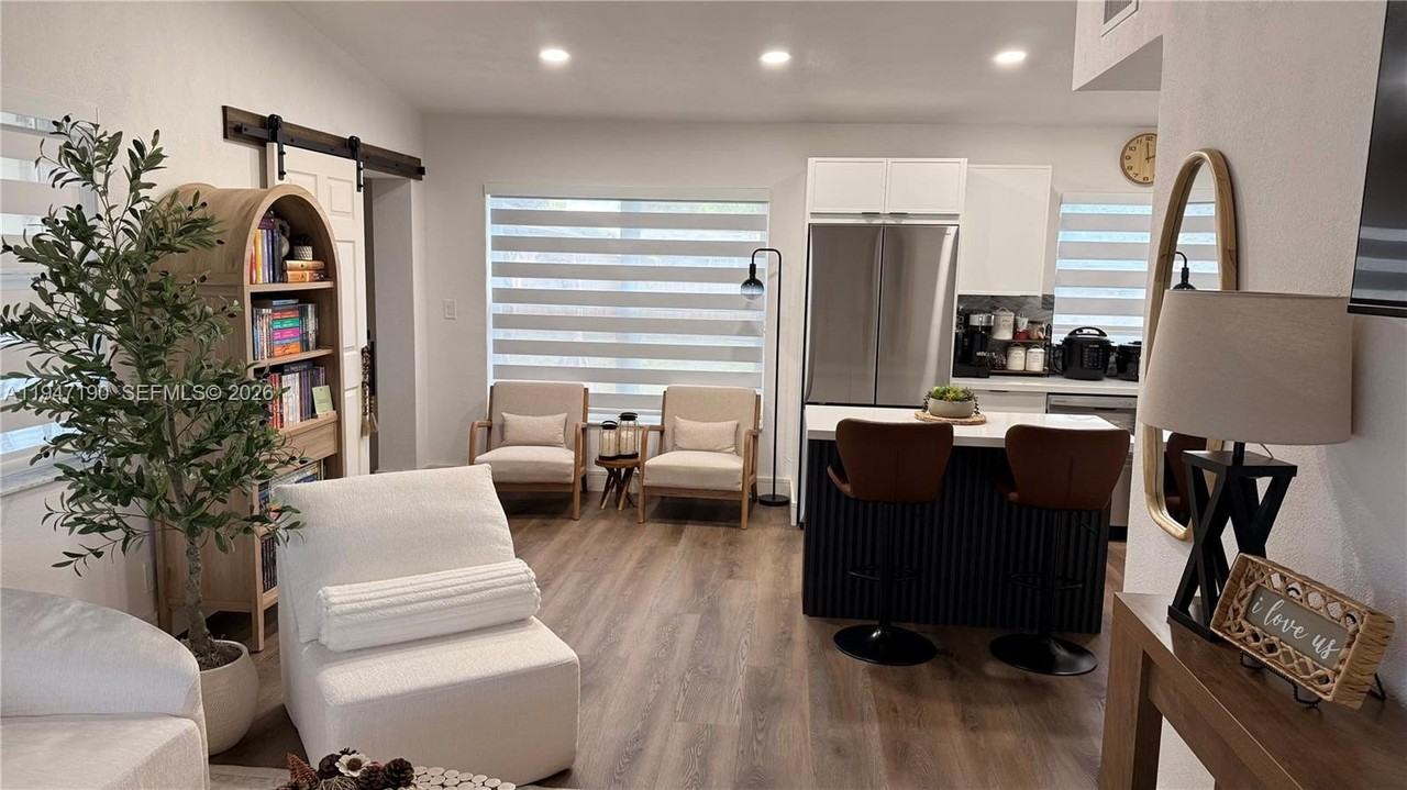 1108 Sw 22nd Ter #0 - Photo 2 of 22