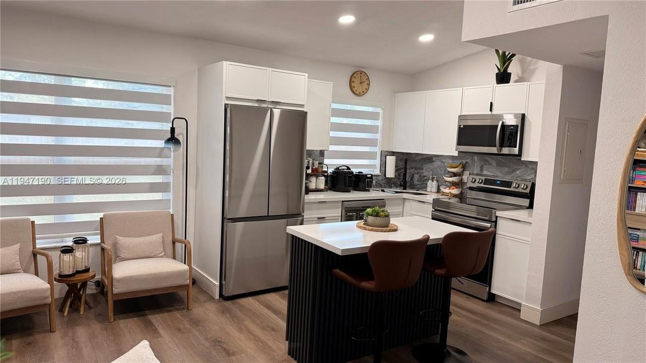 1108 Sw 22nd Ter #0 - Photo 3 of 22