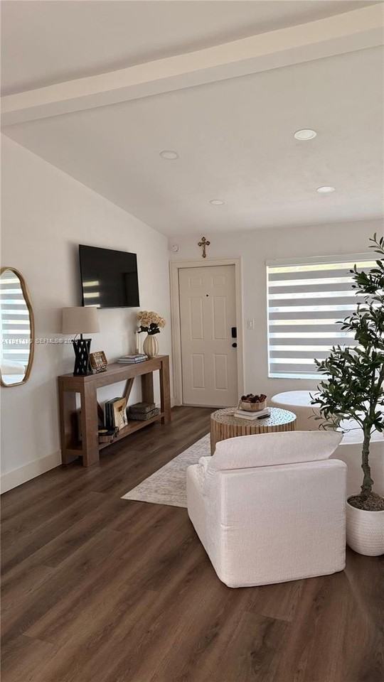 1108 Sw 22nd Ter #0 - Photo 5 of 22