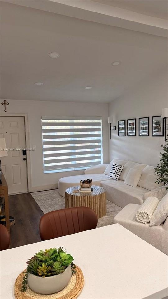 1108 Sw 22nd Ter #0 - Photo 6 of 22