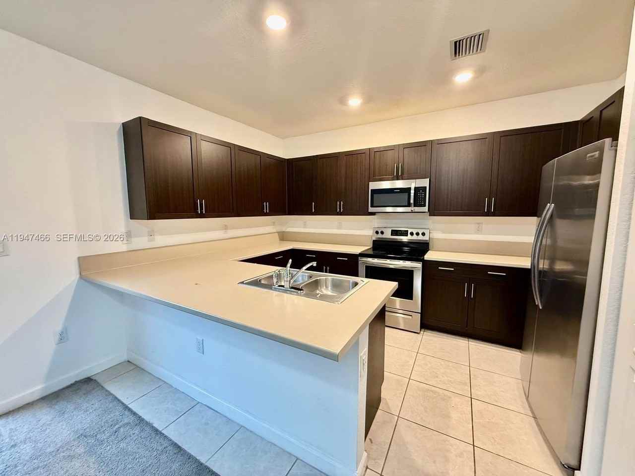 20714 Ne 5th Ct #20714 - Photo 4 of 17