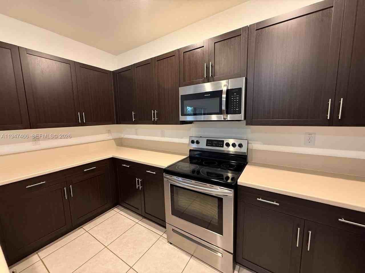 20714 Ne 5th Ct #20714 - Photo 5 of 17