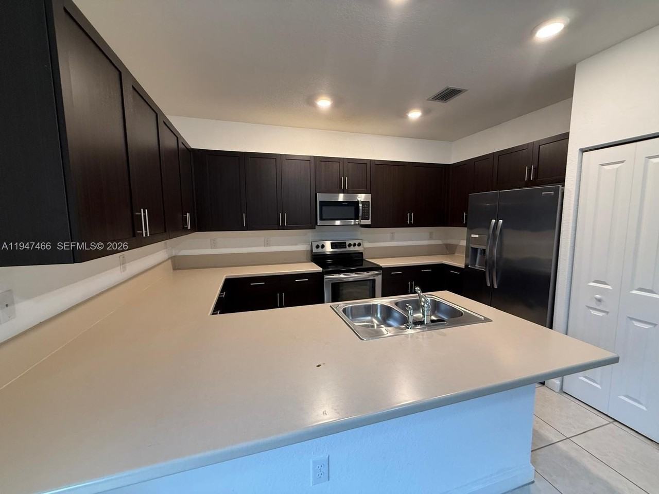 20714 Ne 5th Ct #20714 - Photo 6 of 17