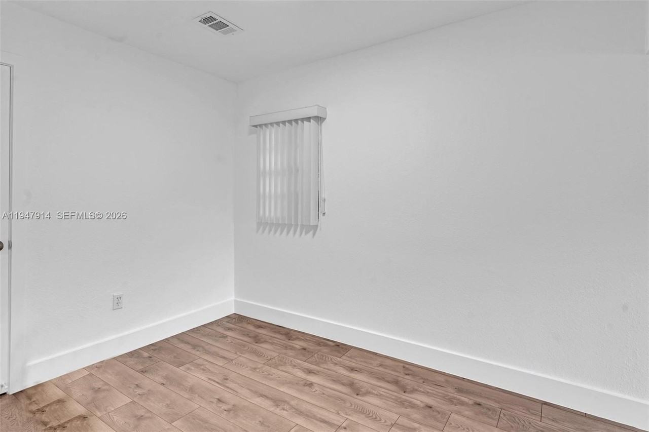 2636 Sw 29th Ct - Photo 5 of 33