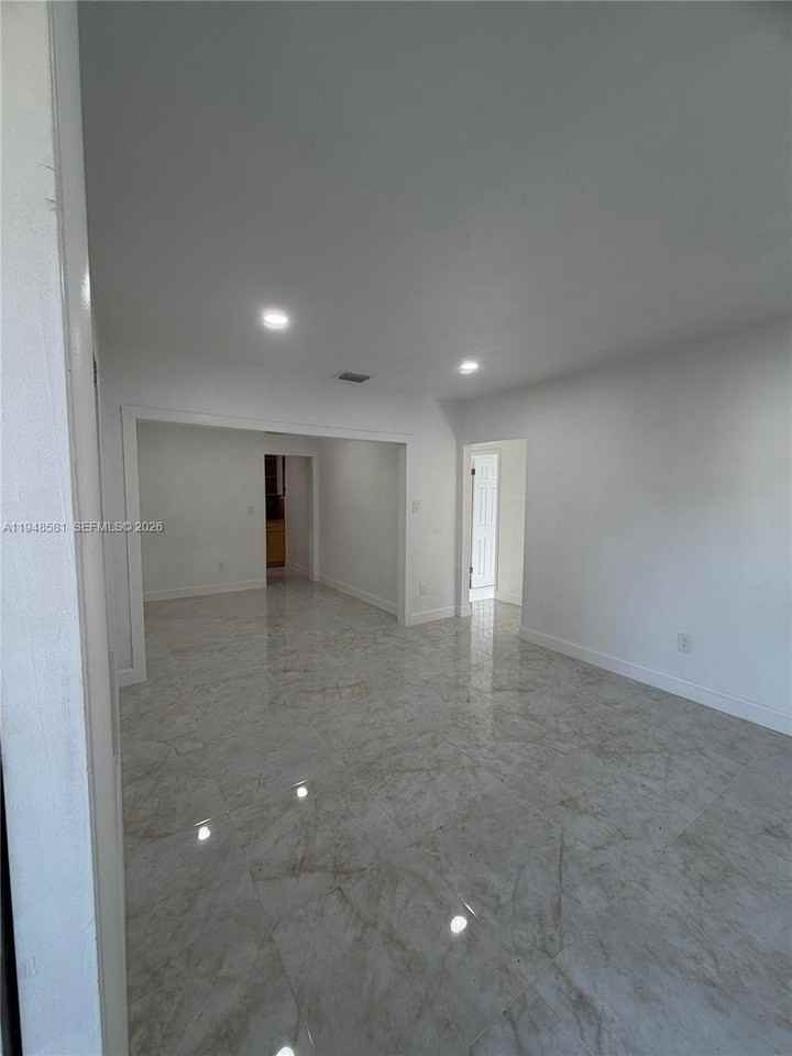 3300 Sw 28th St #3300 - Photo 2 of 9