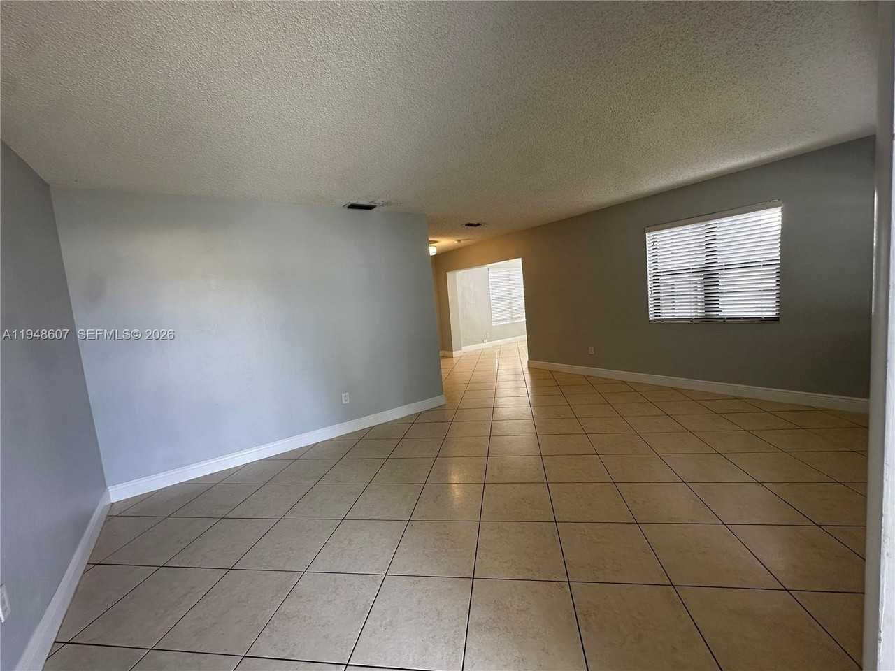 7860 Sw 16th St - Photo 5 of 32