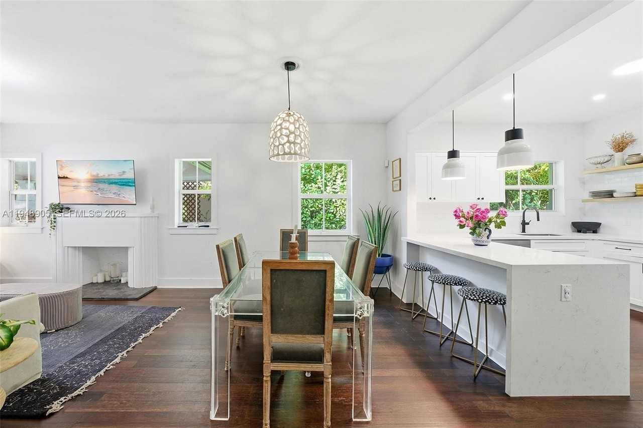 71 Ne 46th St - Photo 2 of 35