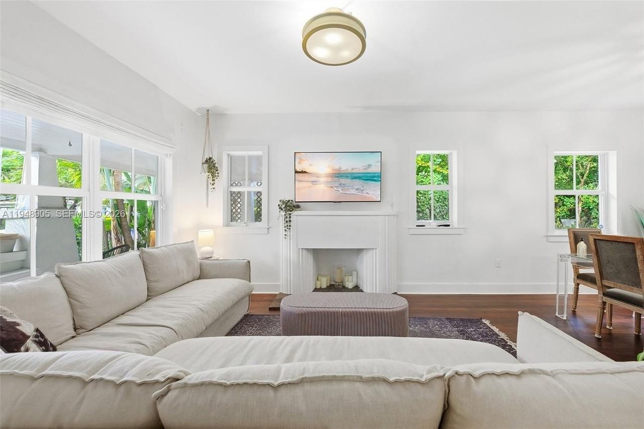 71 Ne 46th St - Photo 3 of 35