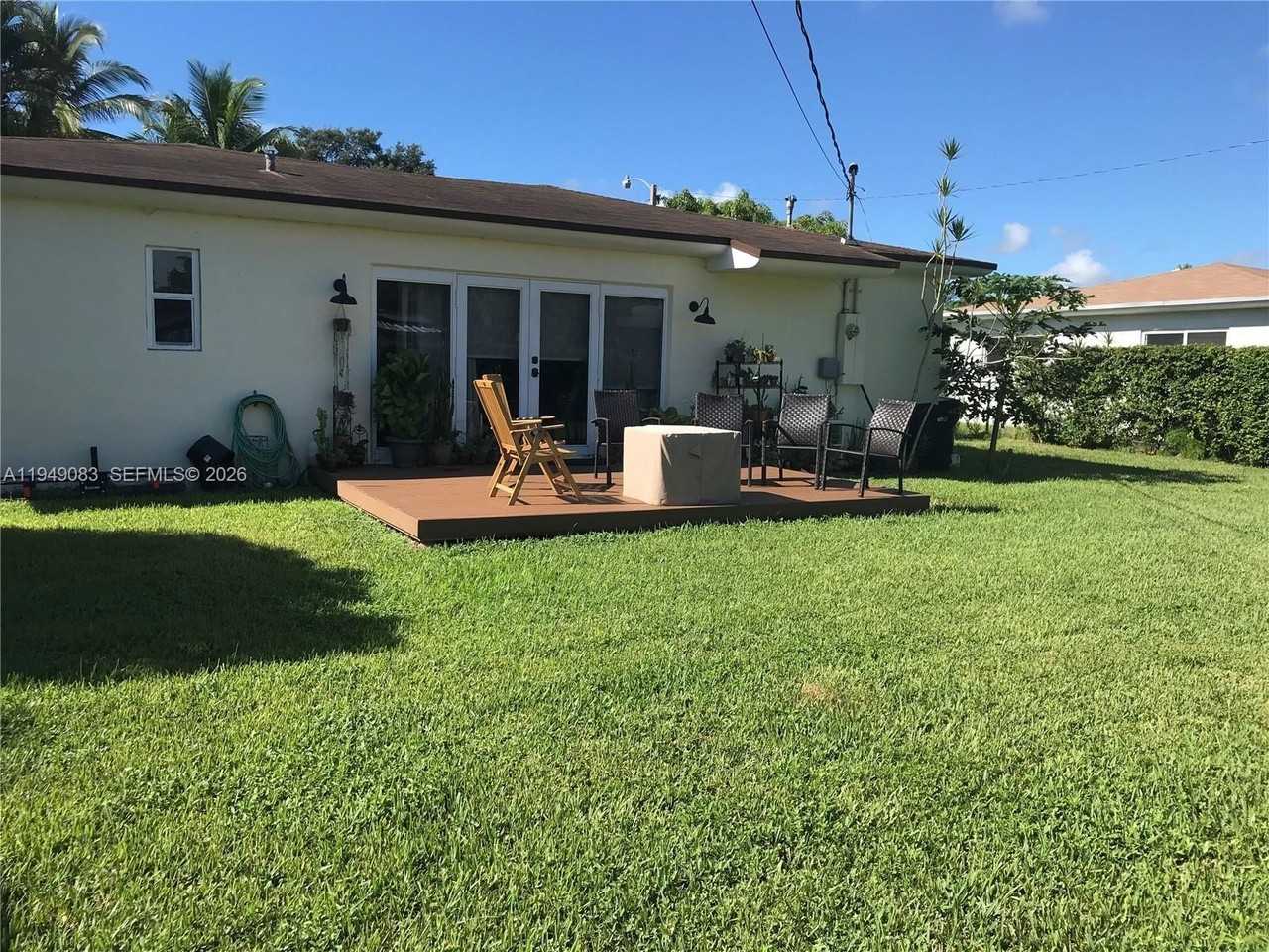 6851 Sw 48th Ter - Photo 3 of 10