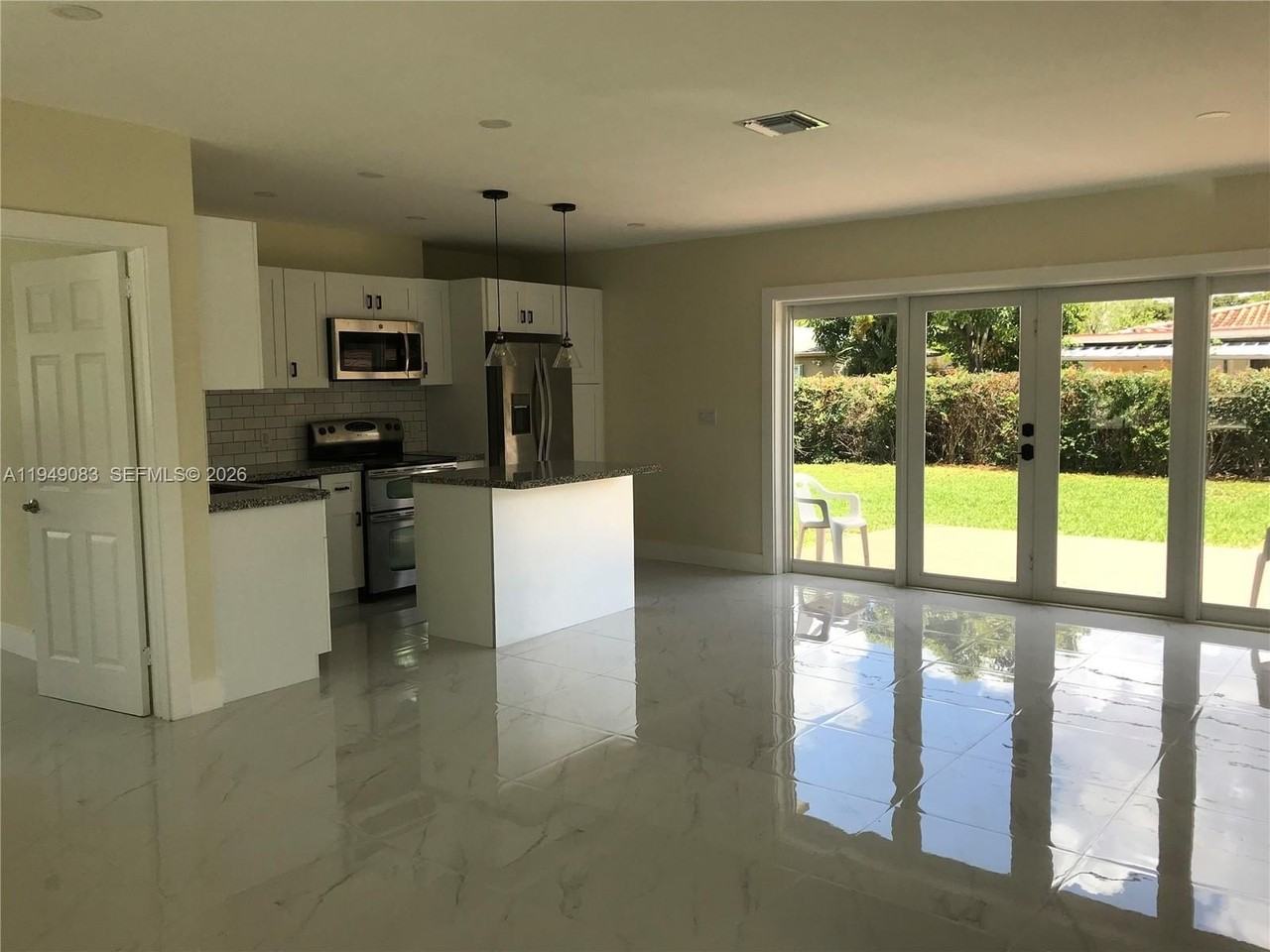 6851 Sw 48th Ter - Photo 4 of 10