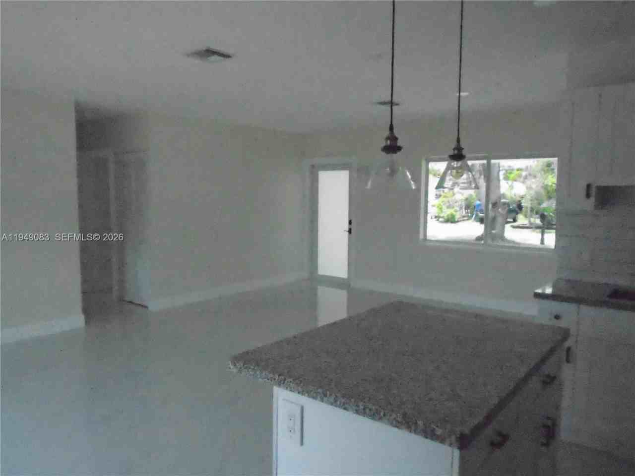 6851 Sw 48th Ter - Photo 7 of 10