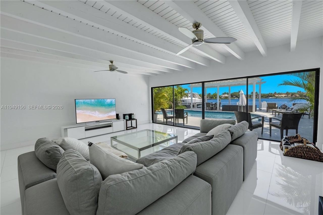 1405 Stillwater Dr - Photo 2 of 33