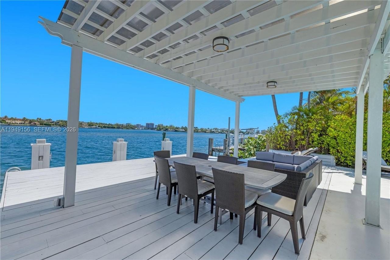 1405 Stillwater Dr - Photo 4 of 33