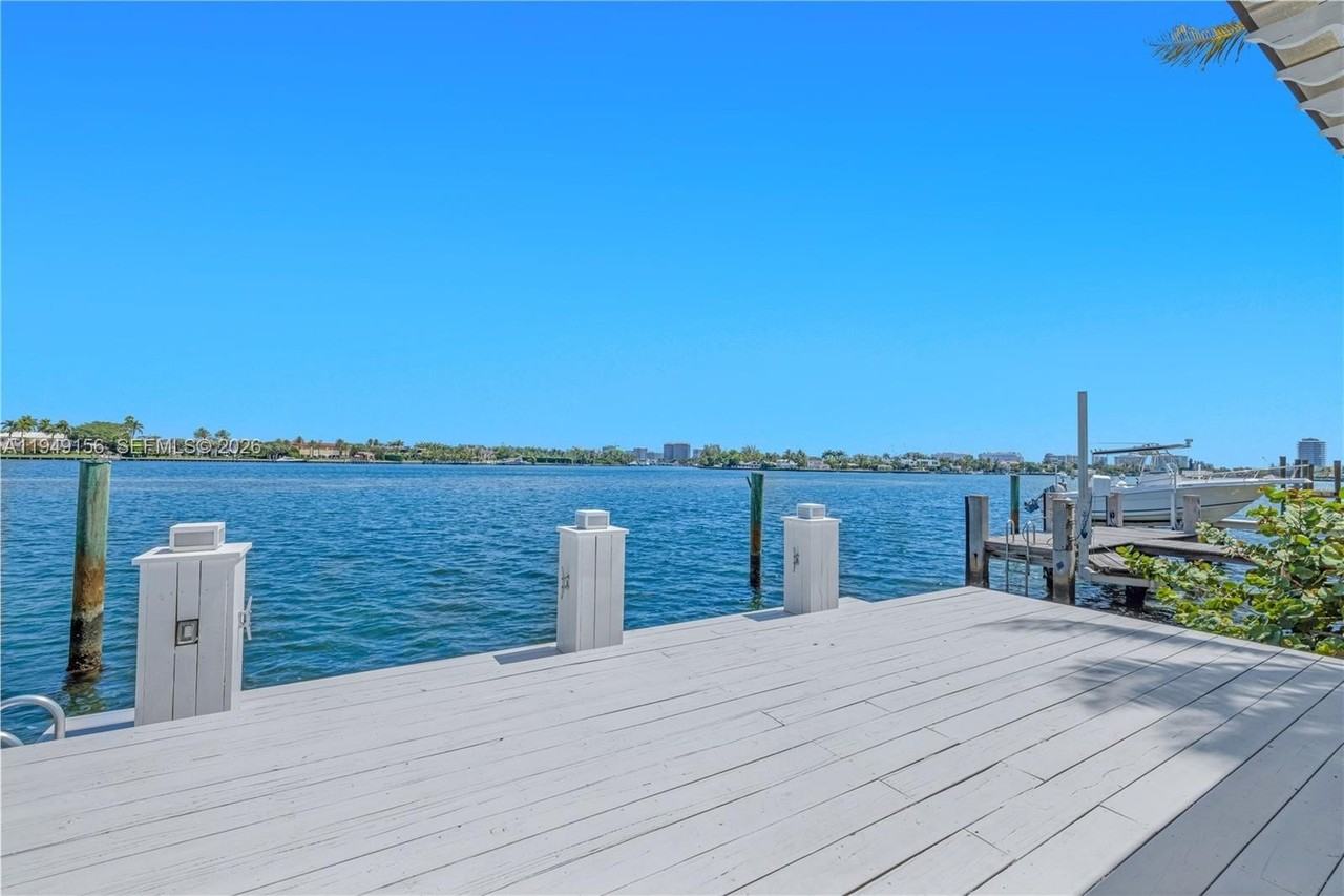 1405 Stillwater Dr - Photo 5 of 33