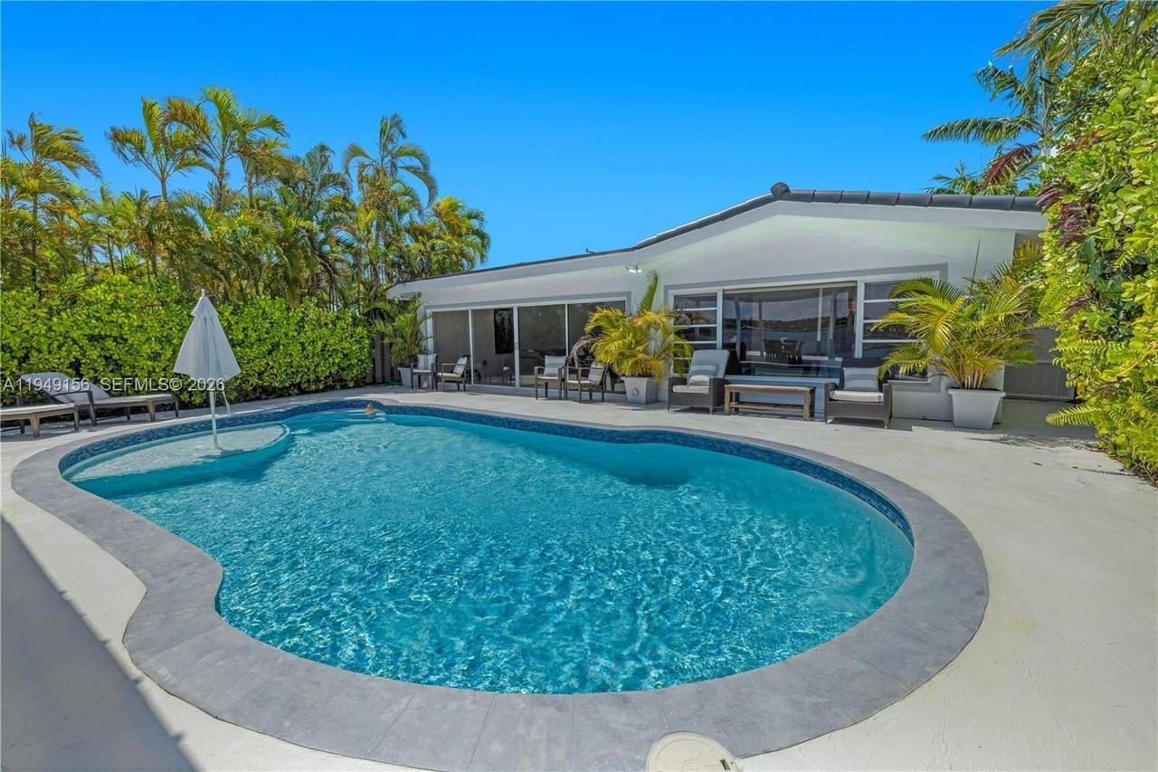 1405 Stillwater Dr - Photo 6 of 33