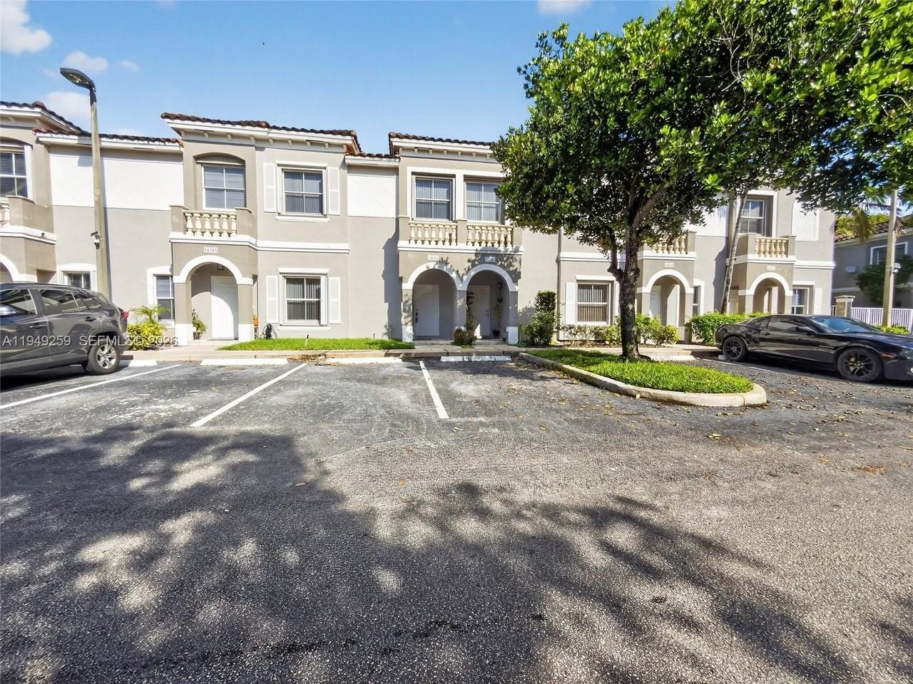 14053 Sw 49th St #7 - Photo 3 of 36