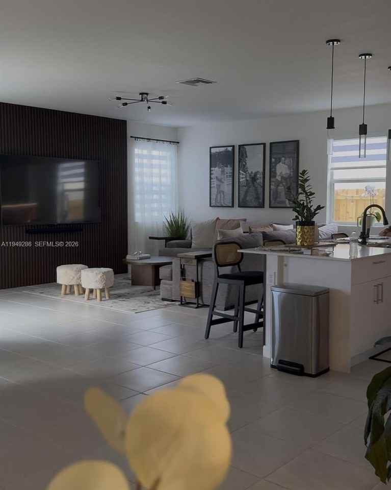 2415 Se 23rd Rd - Photo 3 of 15