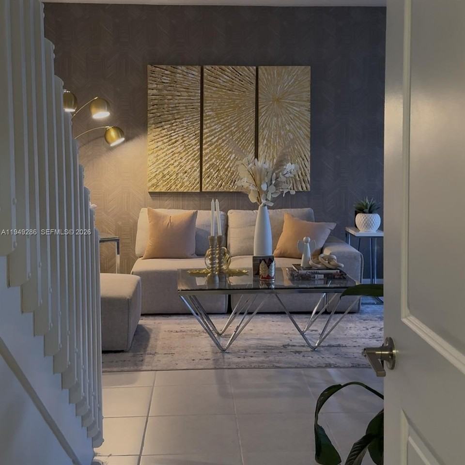 2415 Se 23rd Rd - Photo 4 of 15