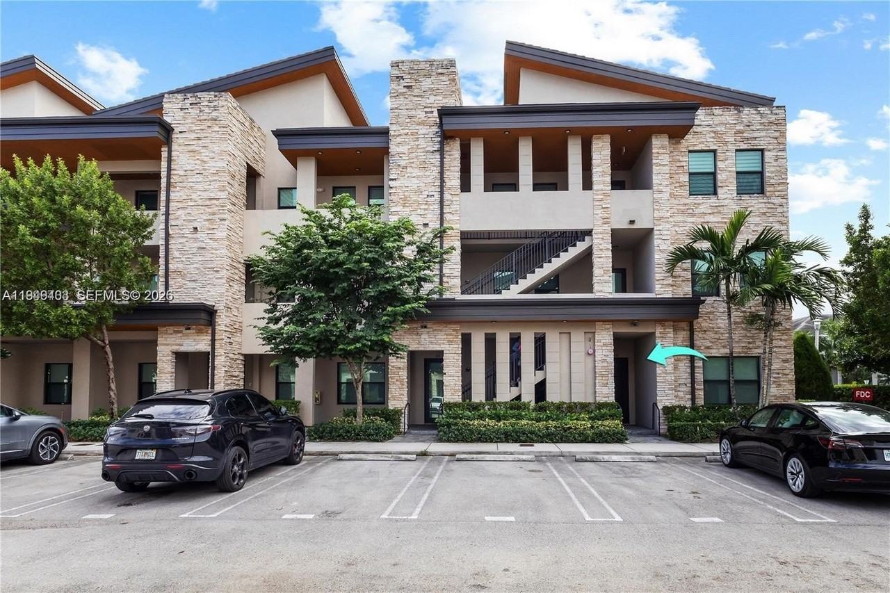 7805 Nw 104th Ave #6 - Photo 2 of 22