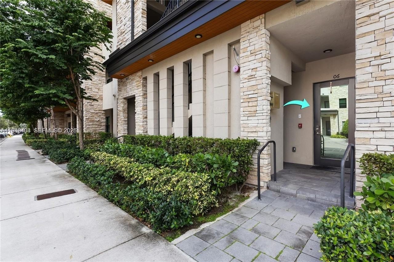 7805 Nw 104th Ave #6 - Photo 3 of 22