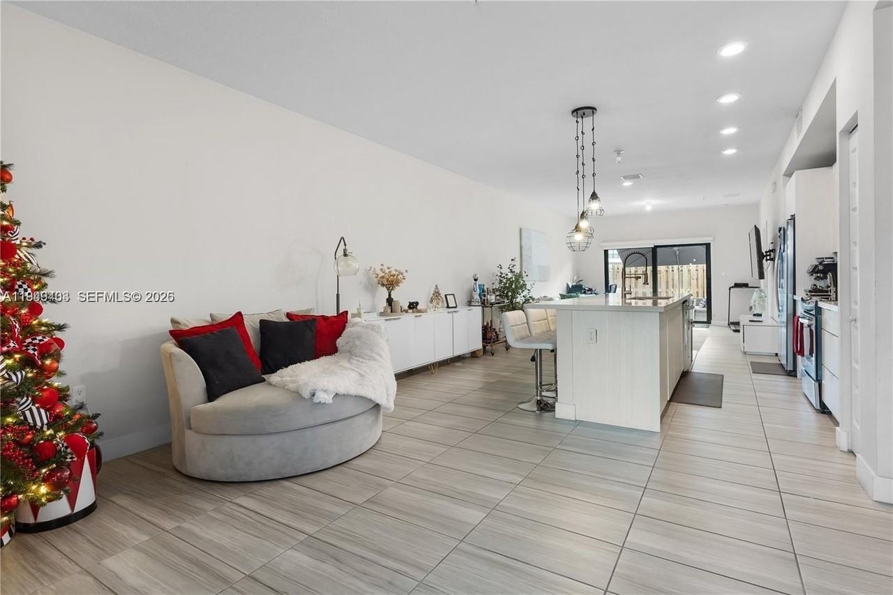 7805 Nw 104th Ave #6 - Photo 4 of 22