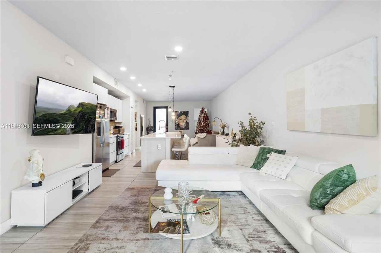 7805 Nw 104th Ave #6 - Photo 6 of 22