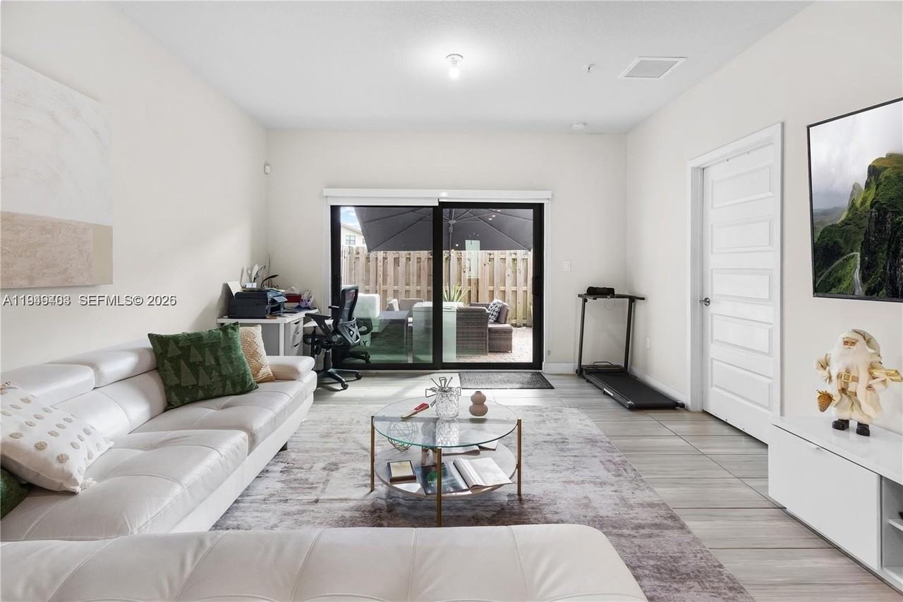 7805 Nw 104th Ave #6 - Photo 7 of 22