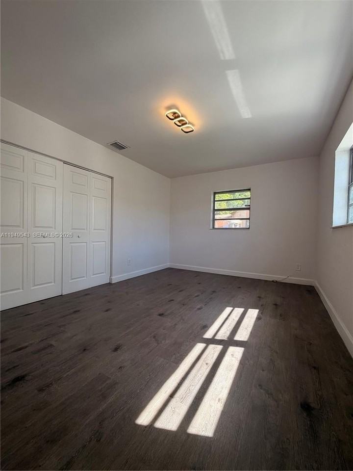 634 Nw 12th Ave #1 - Photo 2 of 7