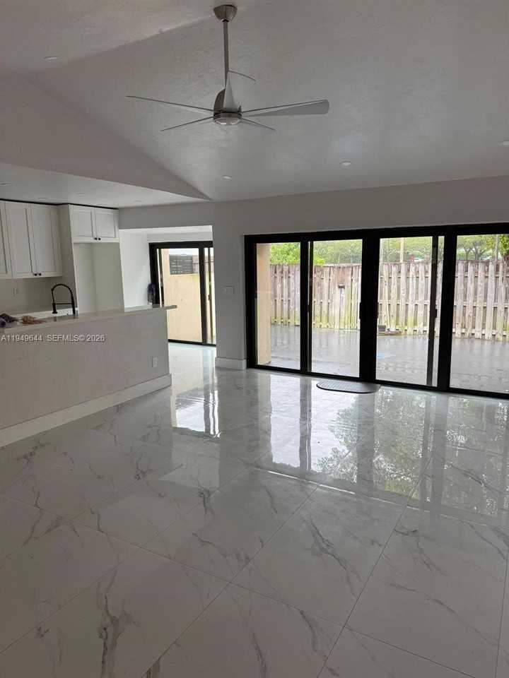 11220 Sw 125th Pl - Photo 2 of 18