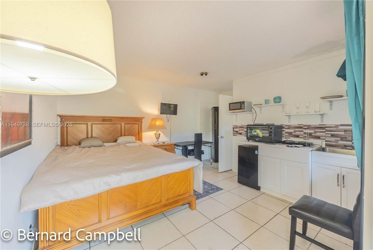 129 Se 5th St #1-4 - Photo 2 of 32