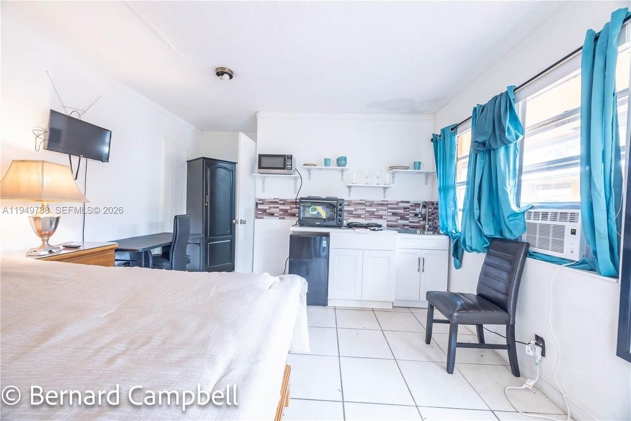 129 Se 5th St #1-4 - Photo 4 of 32