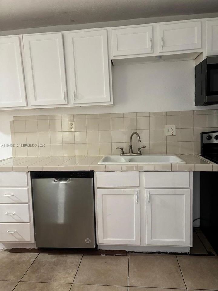 20520 Nw 15th Ave #127 - Photo 2 of 8