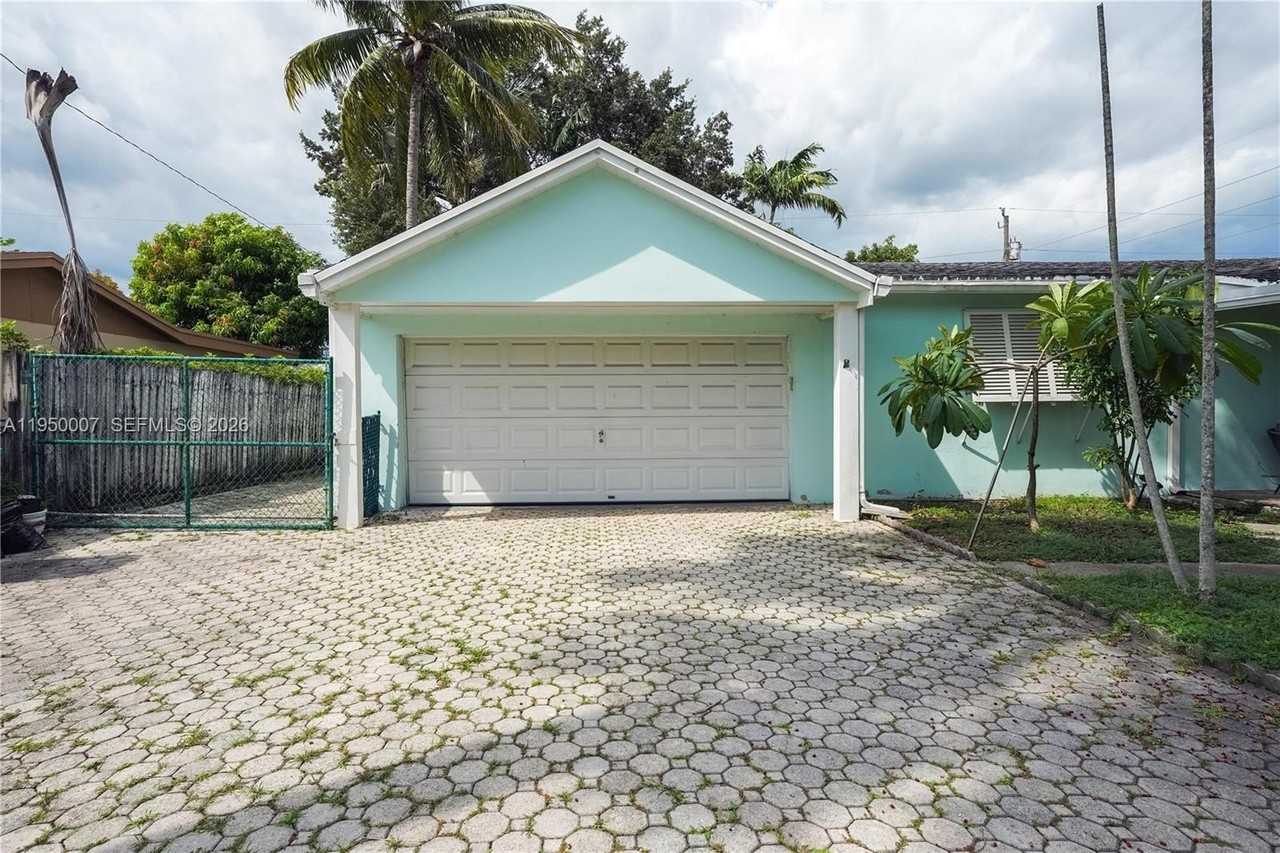 11121 Sw 203rd Ter - Photo 4 of 38