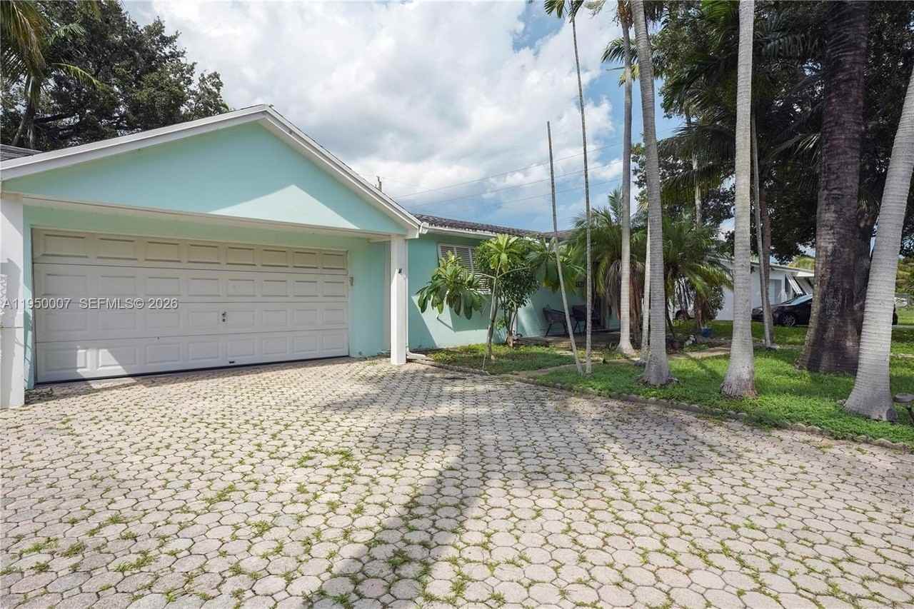 11121 Sw 203rd Ter - Photo 5 of 38