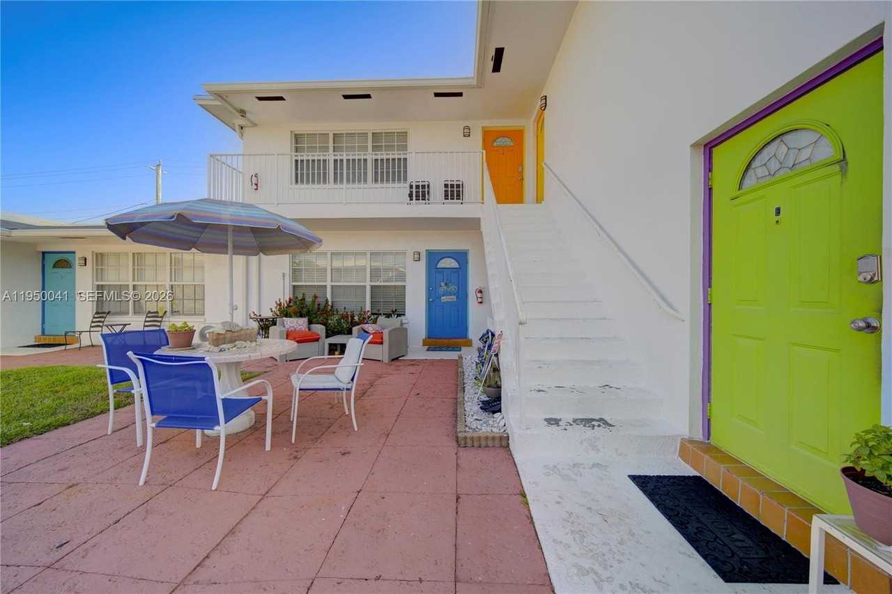 2855 Ne 30th St #B - Photo 2 of 22