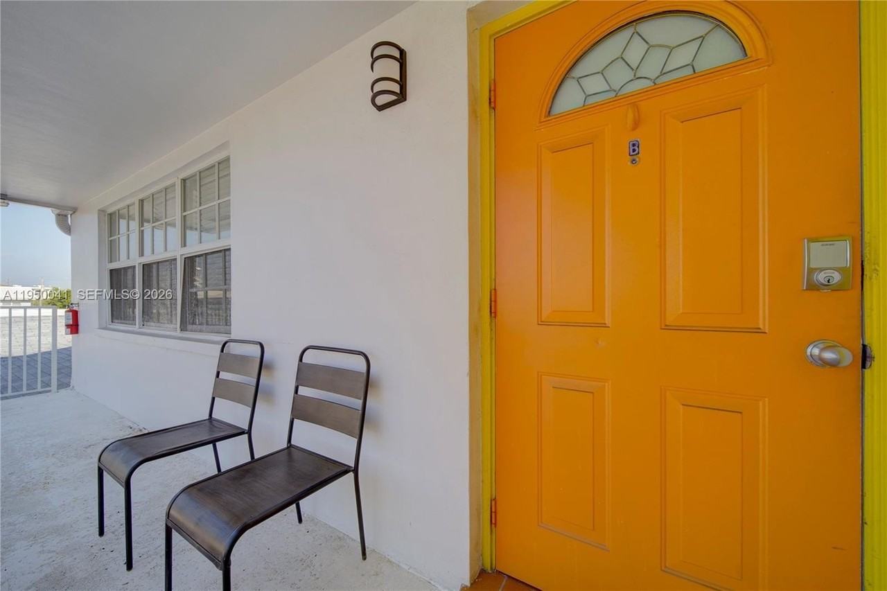 2855 Ne 30th St #B - Photo 4 of 22