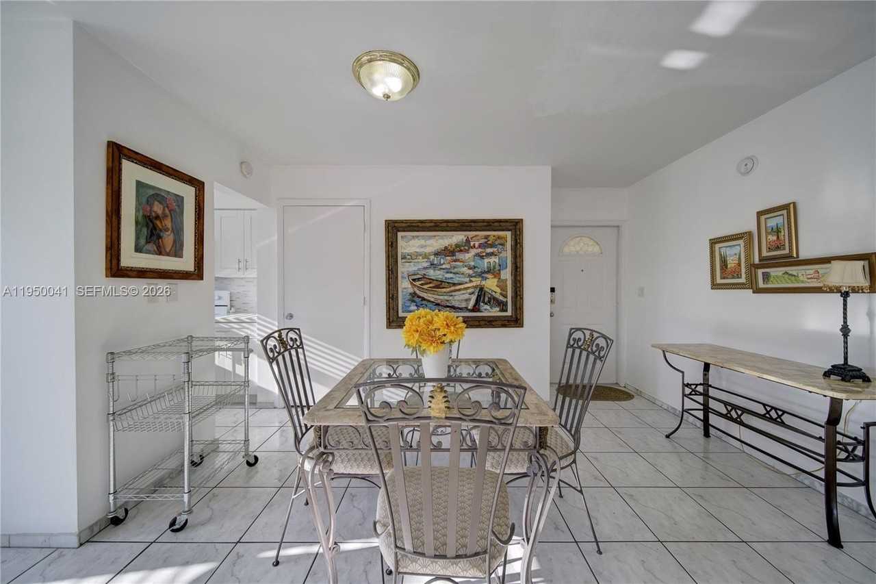 2855 Ne 30th St #B - Photo 7 of 22