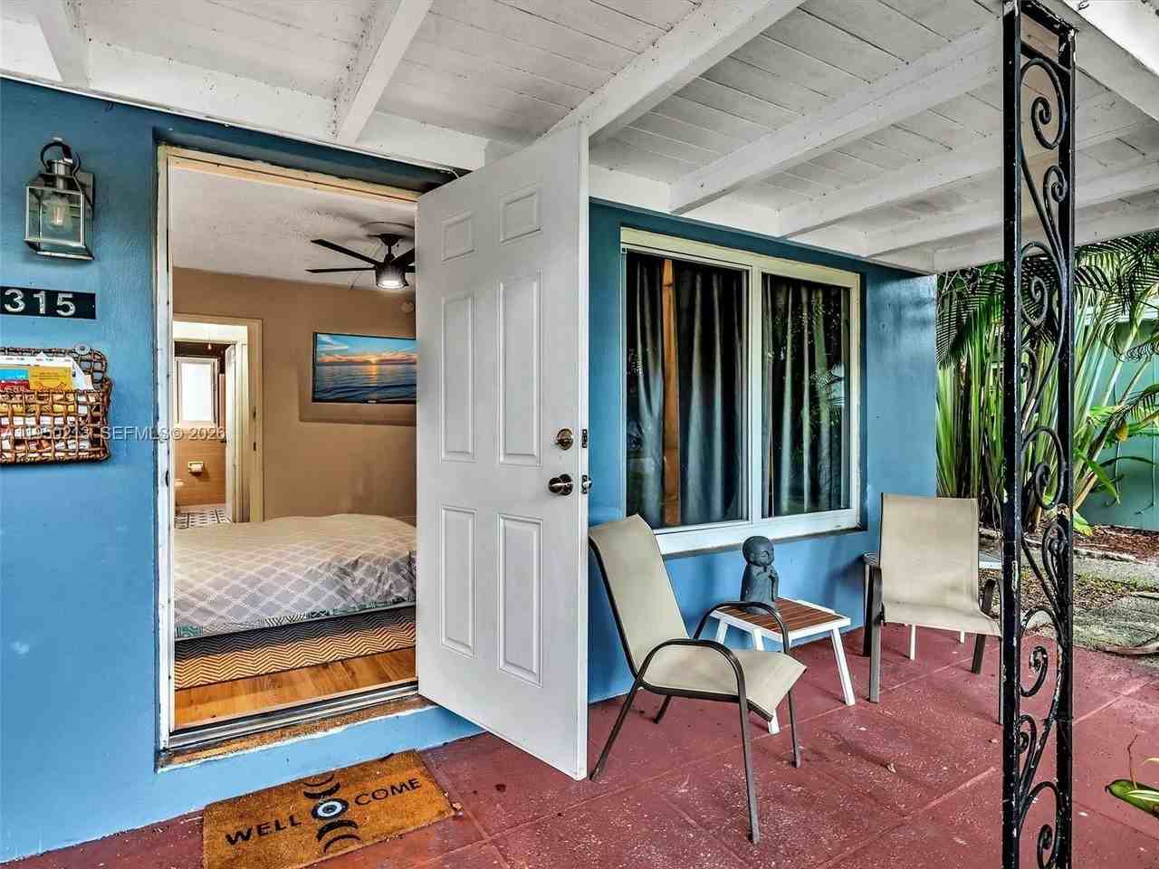 1315 Ne 11th St #0 - Photo 2 of 17