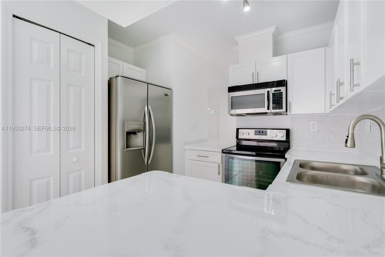 9481 Sw 78th Ave #0 - Photo 4 of 44